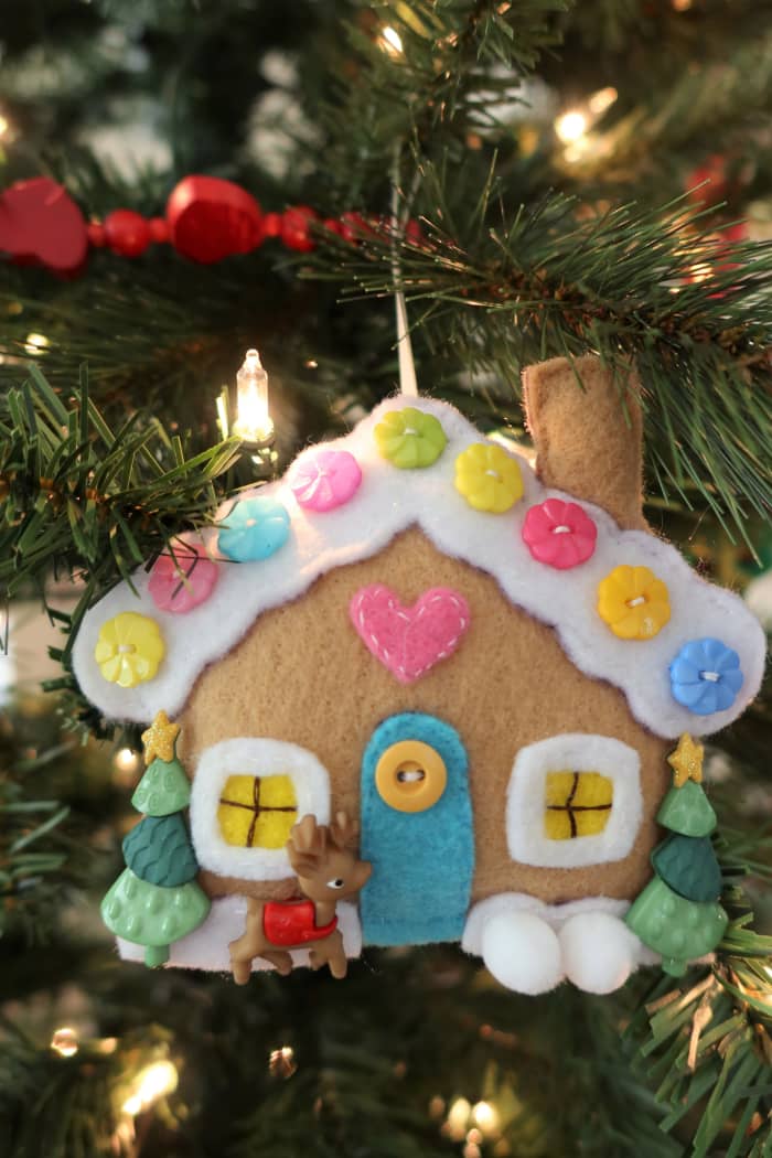 How to Make a Felt and Button Gingerbread House Ornament - FeltMagnet