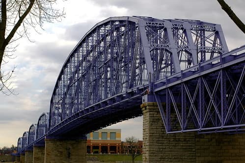 The Purple People Bridge connects Cincinnati with Covington, Kentucky.