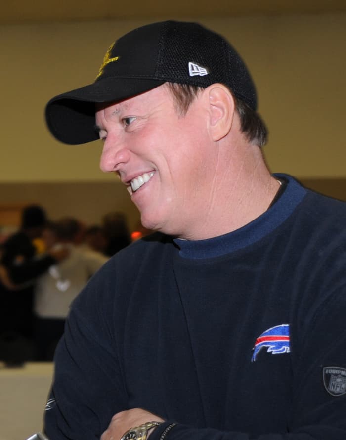 Bills quarterback Jim Kelly suffered four straight Super Bowl losses in the early '90s.