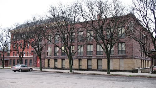Arts IMPACT Middle School applies the concept of Mulitple Intelligences. Everett Middle School was built in 1898 as the original North High School until 1925.