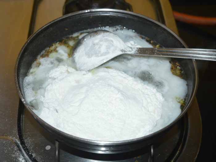 Add water and salt. Let the water come to a gentle boil. Reduce hat and add rice flour.