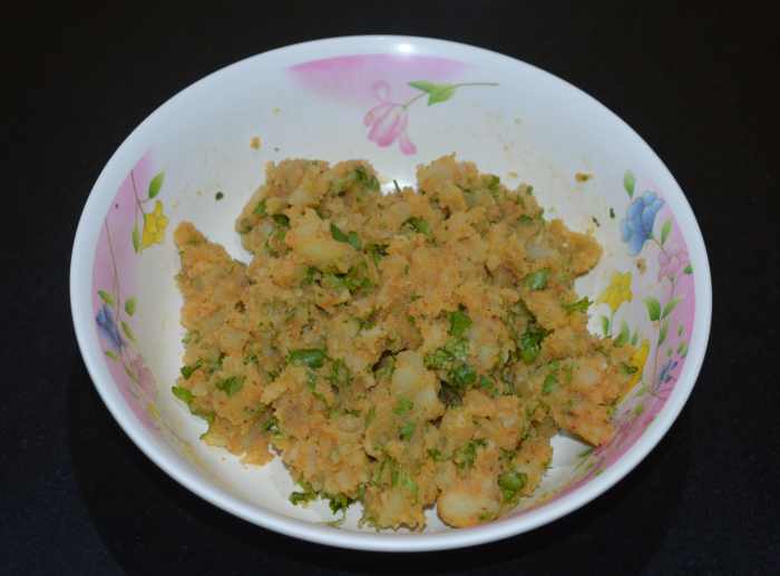 Mix well. This mixture makes the stuffing for rice balls.