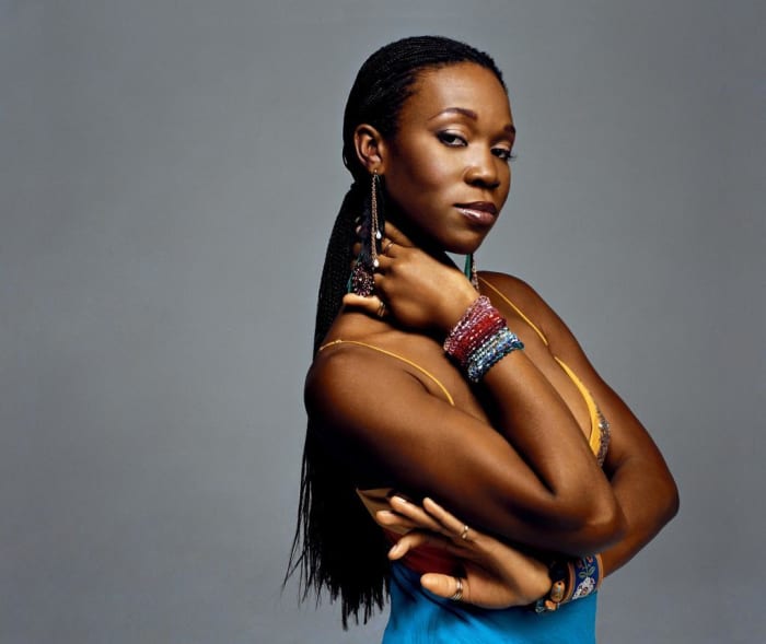Another one of those soothing voices that just envelops me like a warm blanket on a cold, Winter night ... The one and the only, Miss India Arie