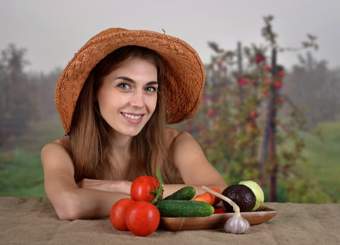 It is not uncommon to hear it said that dining alone can lead to unhealthy eating, but in my experience, it is often actually easier to eat healthily when dining by yourself.