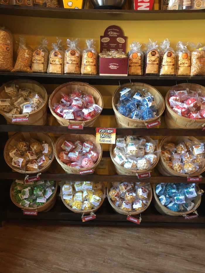 One of the highlights of the trip was visiting Popcorn Wagon located in River Place Shops (mall). So enticing that I was inclined to send away for a few bags several months later - from Michigan to Indiana.