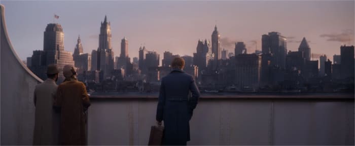 Newt heads to New York City with a magic briefcase full of dangerous magical creatures | Harry Potter Spinoff Series Fantastic Beasts and Where to Find Them (2016)