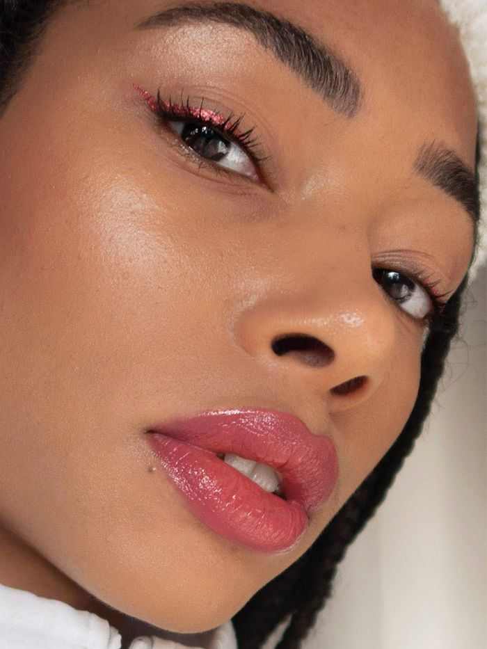 chapstick-everything-you-need-to-know-from-chapstick-ingredients-to-pros-and-cons