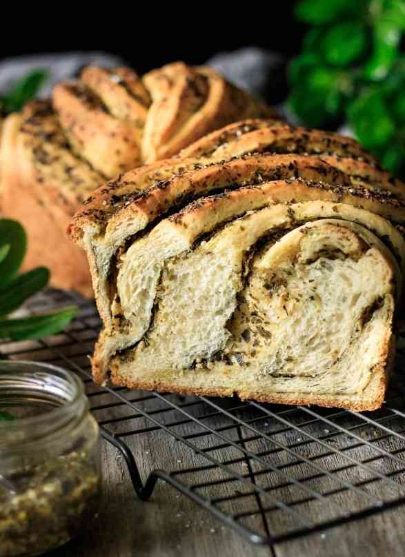 Pesto babka