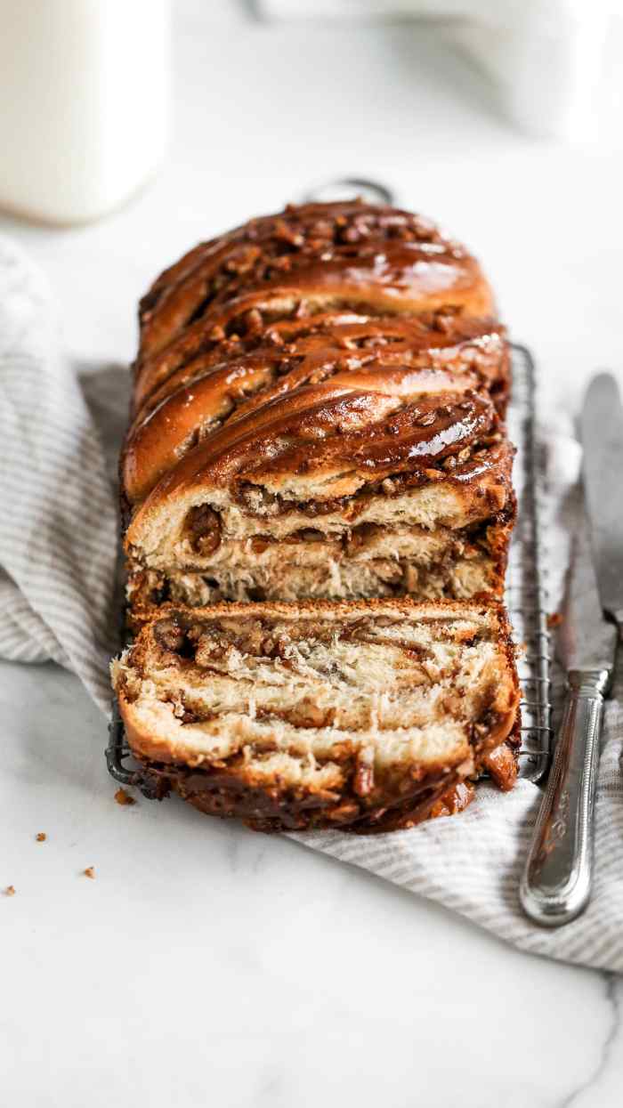 Pecan pie babka