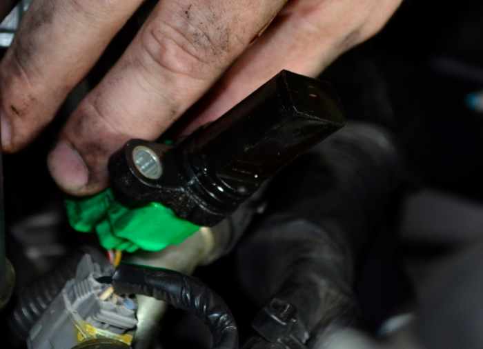 How to Do a Camshaft Position Sensor Test AxleAddict