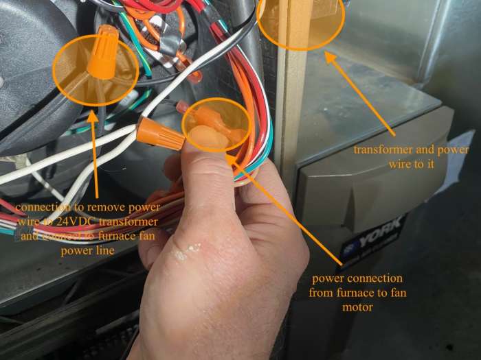 Quick disconnect for fan power wires