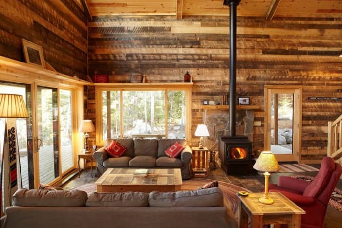 Cabin like settings are great for Sagittarius homes. The living room should be an inviting space for thinking and meeting people.