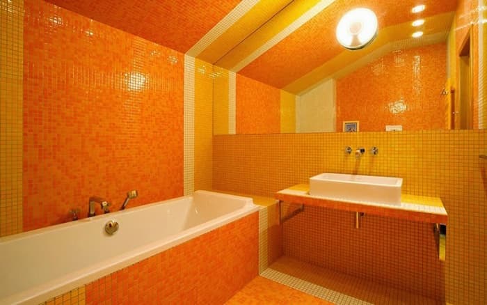 For fire energy: opt for a rectangular bathtub. Orange is a great color for the interior of the bathroom. Tiny tiles repeat the square shape.
