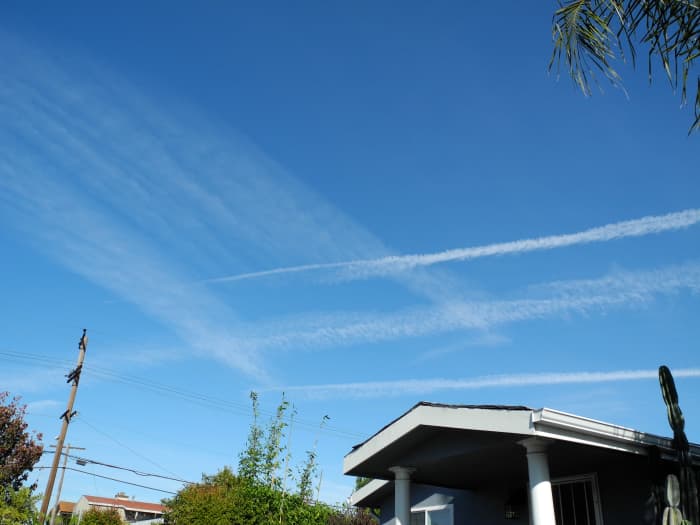 Notice, this is the same roof as the picture below. This line of chemtrails broke away into the Sylph cloud that I posted below.