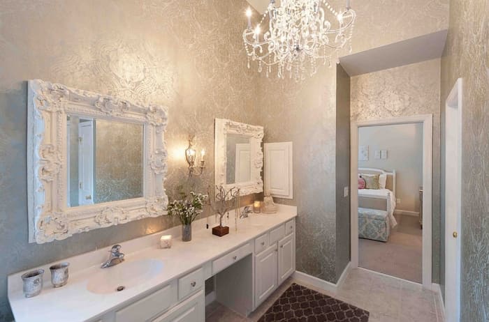 A bathroom with metal feng shui should have extra mirrors, a chandelier, tile flooring, touches of gold and silver.