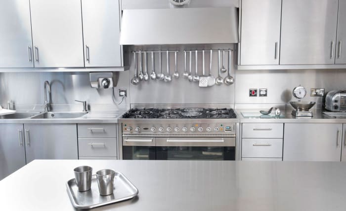 Metal feng shui takes out bright colors that would be supported in wood feng shui. Metal is associated with fall; wood is associated with spring.