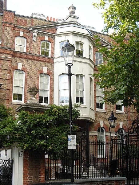 Home of Dante Gabriel Rossetti at 16 Cheyne Walk, London