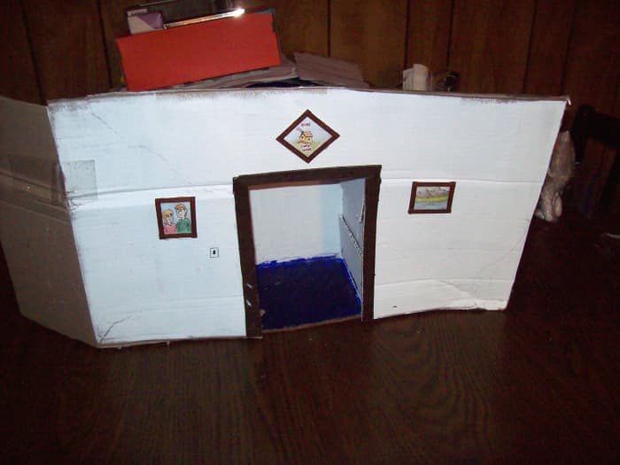 Wall Door Stop-motion Set - For use with closeups when you don't need a whole room to shoot. Has short hall, door, light switch, pictures.