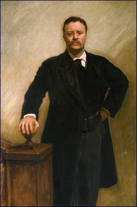 1903 painting by John Singer Sargent - (public domain photo from Wikipedia) Notice that the photo at the top of this page shows a light-colored vest and a different tie.