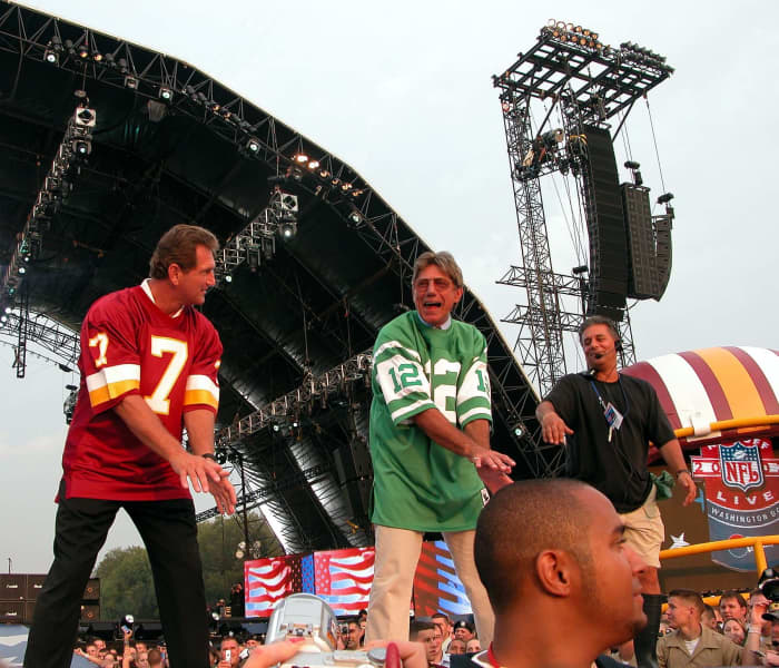 Joe Theismann (left) and Joe Namath are two of the standout quarterbacks who appeared in a Super Bowl and also drew interest from Major League Baseball.