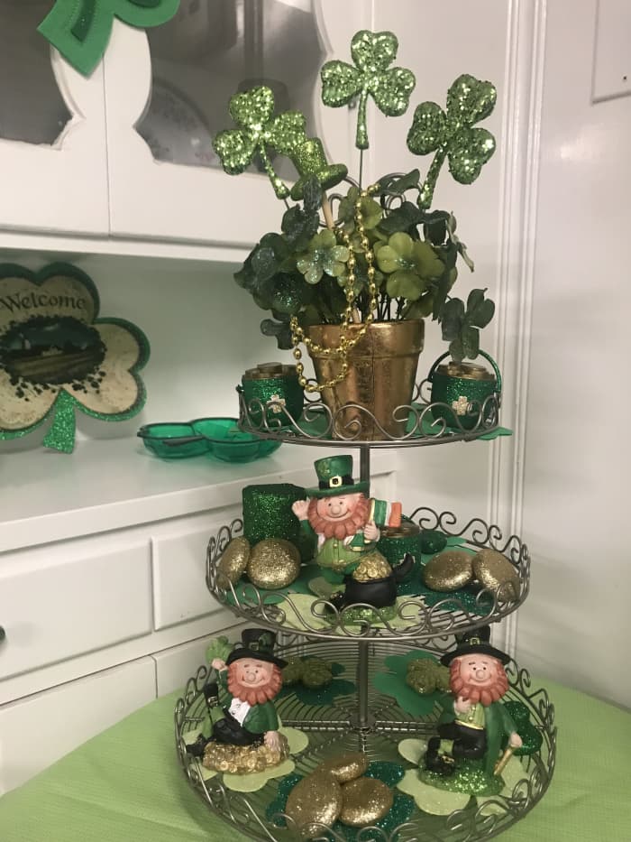 30+ St Patricks Day Tiered Tray Decor Ideas to Bring the Luck to your ...