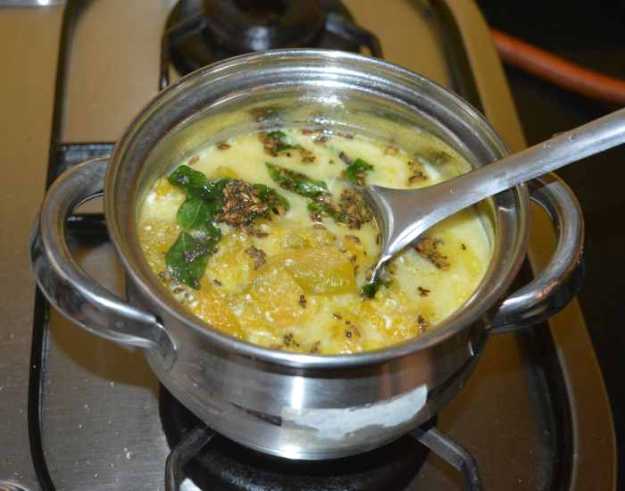 Mix well at the time of serving. Serve pumpkin curry with yogurt with cooked rice, dosa, idli, etc. This mildly spicy curry makes an amazing side dish for all types of meals. Enjoy!