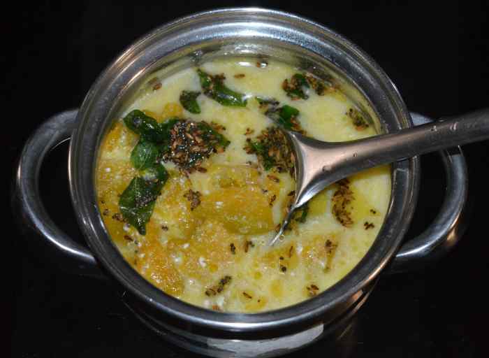 Pumpkin curry with yogurt (kumbalakayi majjige huli)