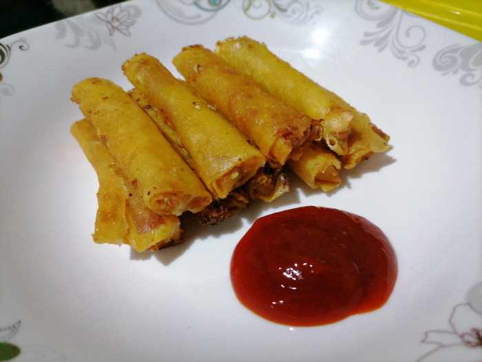Cheesy meatloaf lumpiang Shanghai, ready to serve