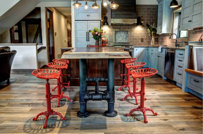 The Chinese Zodiac Rat can use a mix of styles in their home. The Rat is dominated by the element of water, but it also has more yang energy to it than yin. The house should blend several styles together; it should rely less on earth.