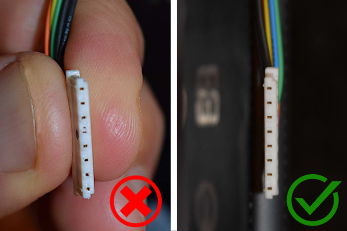The difference in quality between the connector plug of the replacement battery (left) and the connector plug of the original battery (right).