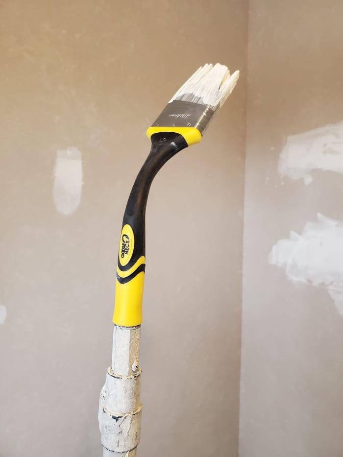 best paint brush to cut in ceiling