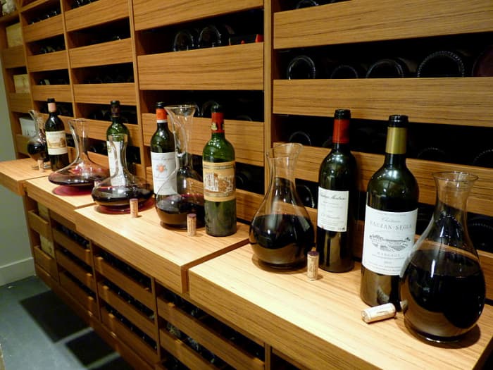 Tasting wines from Saint-Estèphe, Margaux, Saint-Julien, Pomerol, Moulis, and Saint-Émilion.