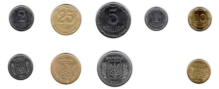 Front and back of the common coins available in my pocket. There is also a 50 kopek coin, a 1 hryvnia coin and a 2 hrynia coin (new in 2018.)