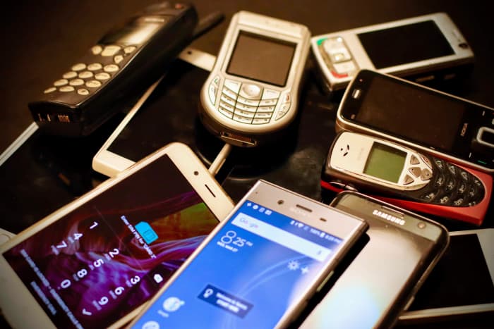 dumb phone with gps tracking