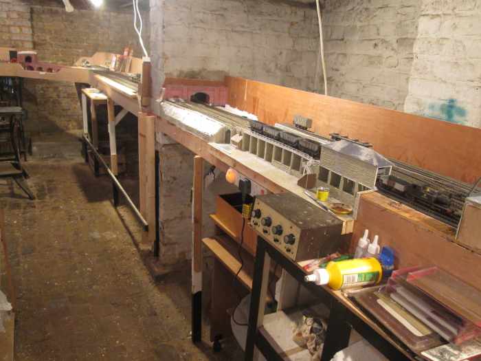 Past the scenic break (two narrow bridges, one road and one rail where track will be shown as lifted) over Unit 5 to Unit 6 and the second set of curves (Bishopthwaite terminus station in the corner, closed to passengers but platform retained)