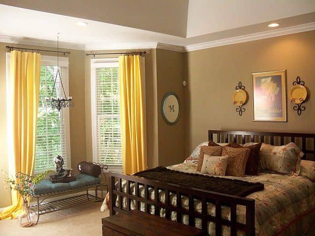 The Chinese Zodiac Rooster loves neutral colors in brown and yellow. They're a fan of metal over wood. They want their home to feel comfortable, serious, and practical.