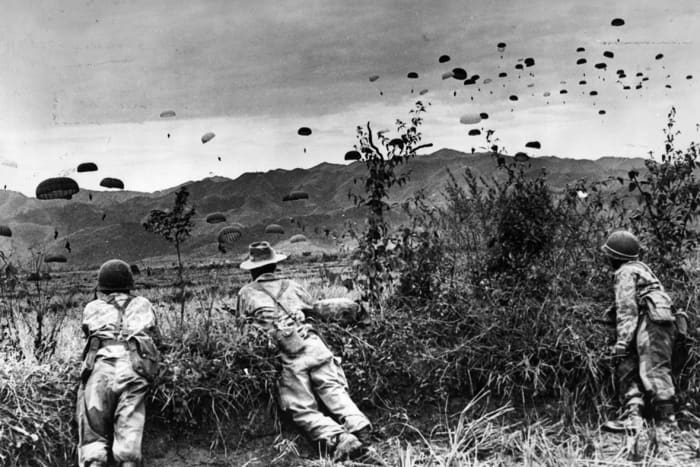 Navarre, French commander at the base, persisted with his plan, and French troops started parachuting into the valley to prepare fortified positions from the end of November 1953.