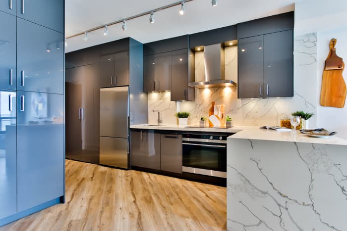 This article will take a look at some offbeat but excellent colour combinations for kitchen designs.