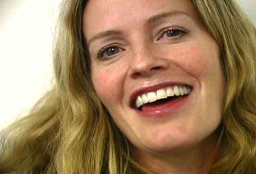 Elizabeth Shue plays the sweet Dr. Russell.
