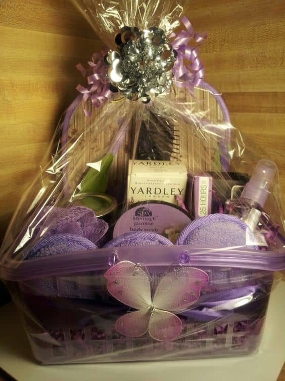 20+ Stunning DIY Mother's Day Gift Basket Ideas for Mom - Holidappy