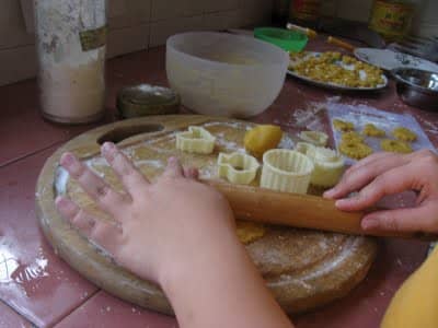 Roll the dough with lightly sprinkle rolling pin so that the dough may not stick to it.