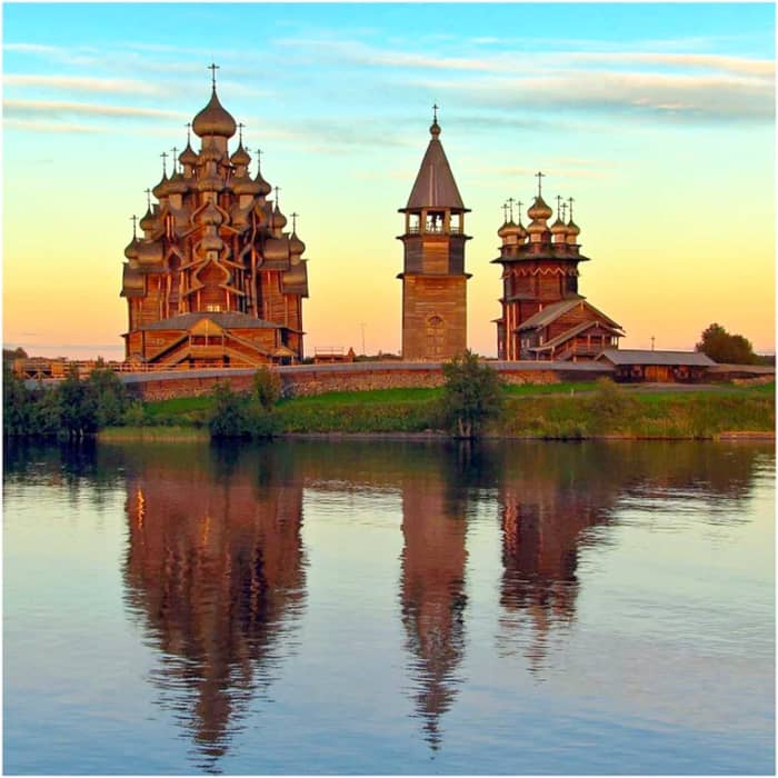 Built in 1714 on an island on Lake Onega in the Karelia Republic of Russia, houses the Church of the Transfiguration.
