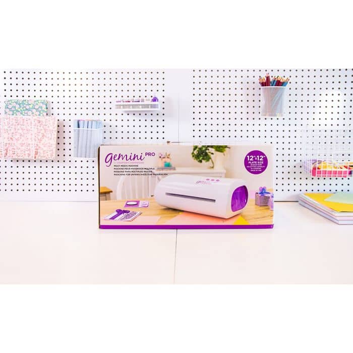 With an extra-wide opening and oversized platforms, the Gemini Pro provides edge-to-edge cutting, perfect for large materials such as thick card stock, vinyl, foil and fabric