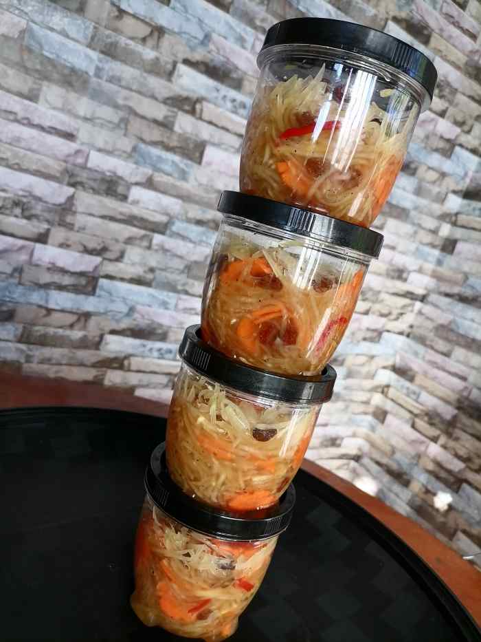 Atcharang papaya (pickled unripe papaya)