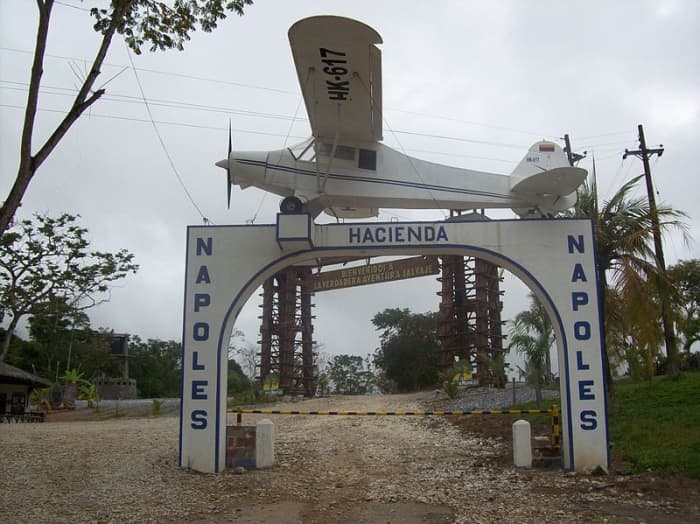 Mounted on the gate to Hacienda Nápoles was a replica of one of the first planes Escobar used to smuggle drugs.