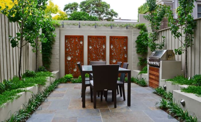 Using wall decor to make a visual impression is taking up valuable real estate is a smart way to do so.