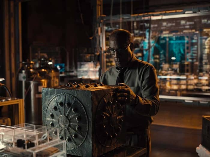 The additional scenes getting a better understanding of the Mother Boxes made the script feel less convenient to the plot.