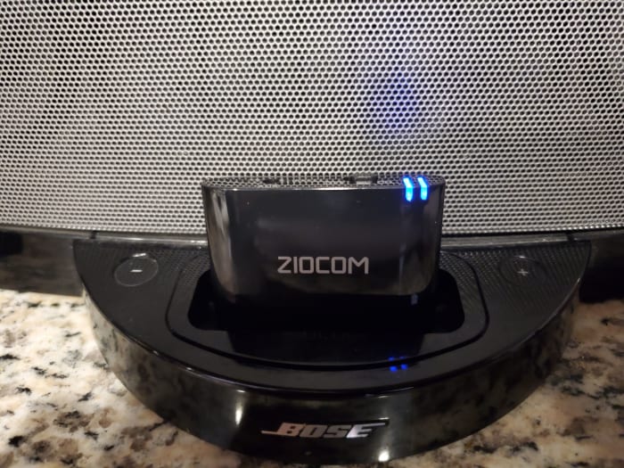 The ZIOCOM 30-Pin Bluetooth Adapter is compatible with some models of the Bose SoundDock and other 30-pin audio devices