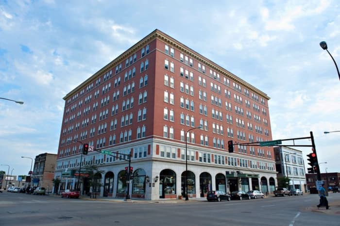 Historic Hotel Russell-Lamson in downtown Waterloo, Iowa where Clark Perry Baldwin was arrested for serial murder in 2020. Photo courtesy of Wiki.