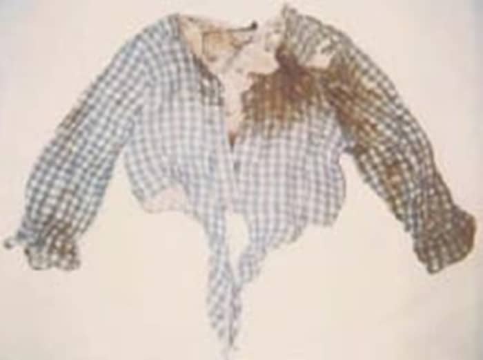 Photo of Sheridan County Jane Doe’s shirt found with her body in April 1992 in Wyoming. Photo courtesy of Morbidology.
